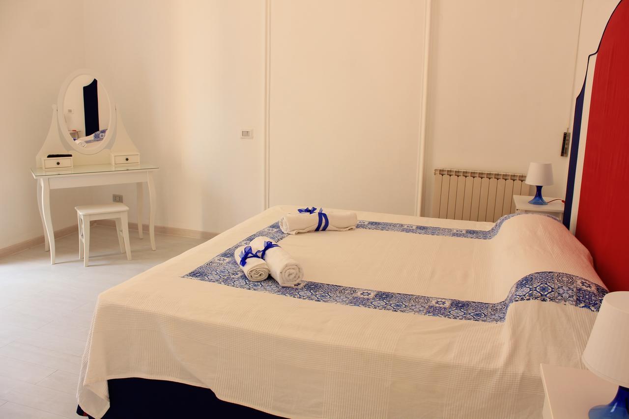 B&B Vitruvio Suites Formia Phòng bức ảnh